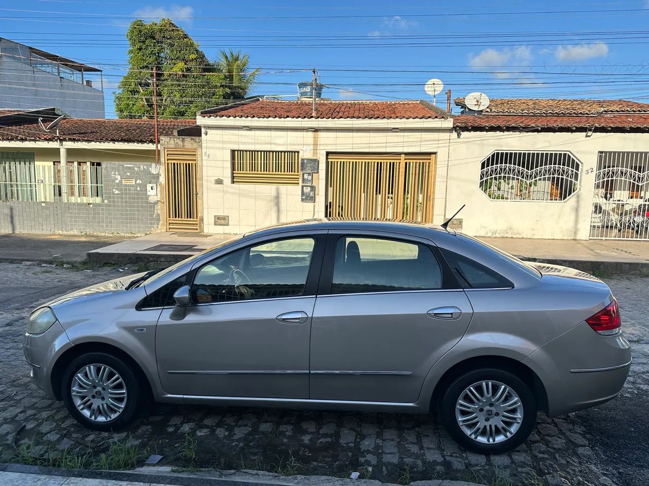 Fiat Linea LINEA LX 1.9/ 1.8 Flex 16V Dualogic 4p 2010