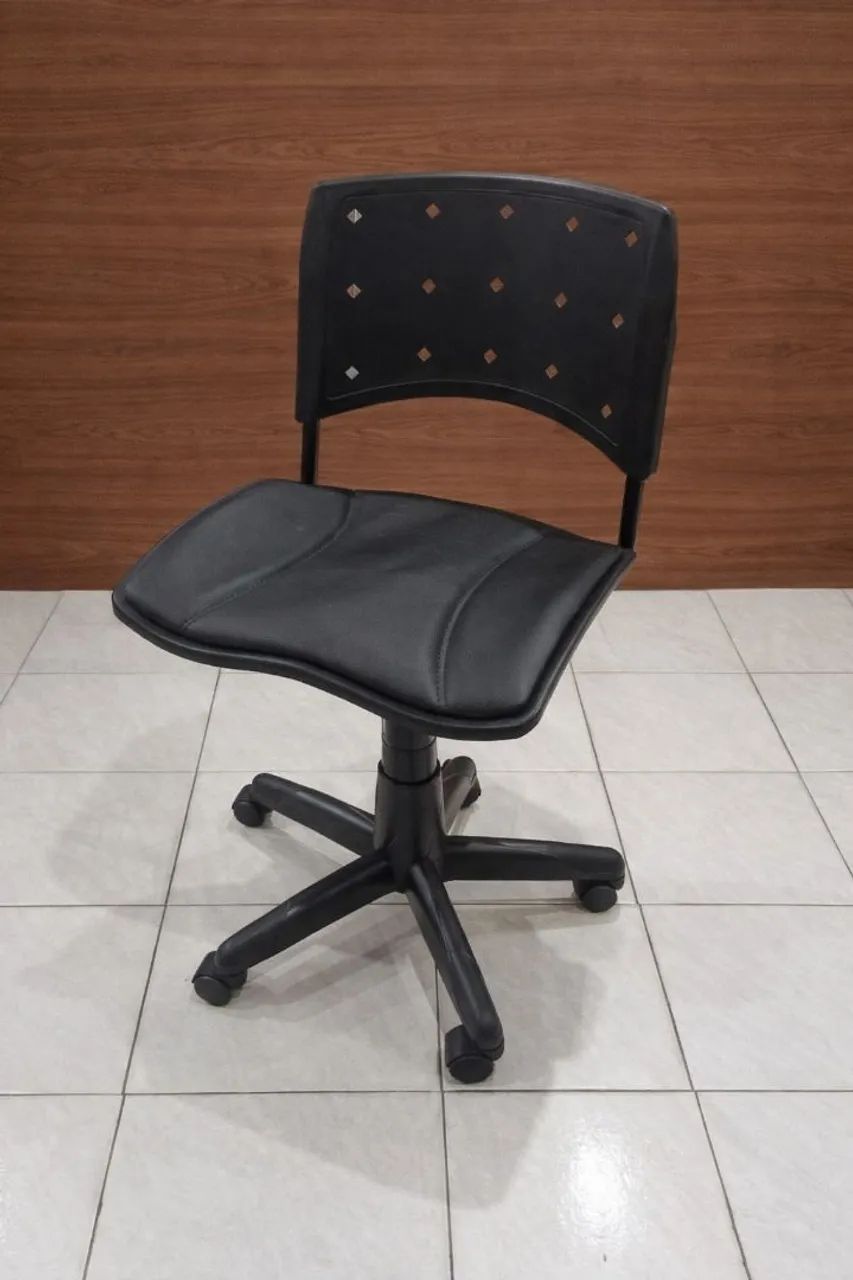 Cadeira ergonômica giratória  - Foto 3