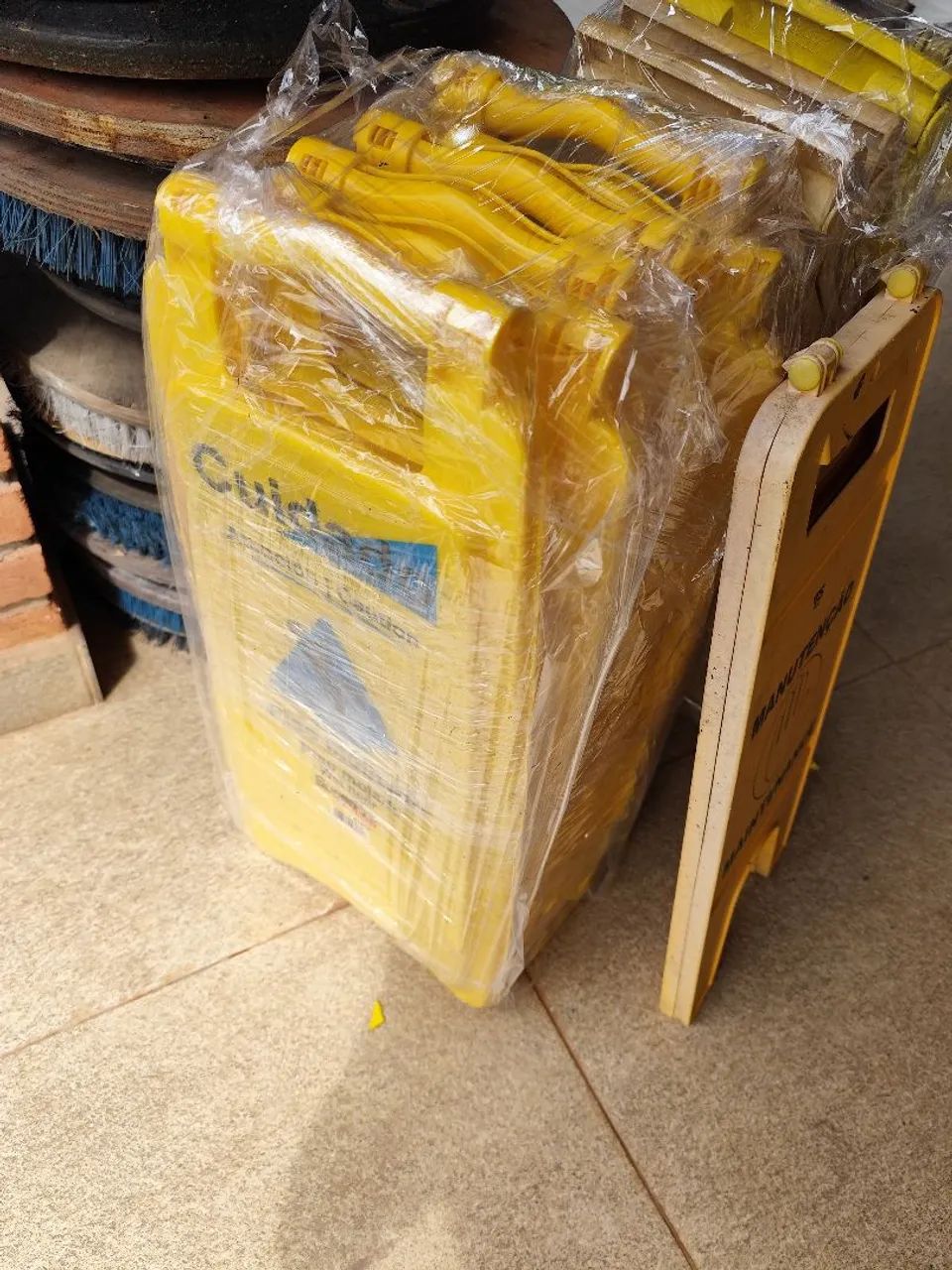 Cavalete Placas de sinalização - Cuidado Piso Molhado 