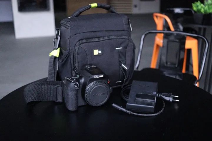 Câmera Canon SL3 (NOVA) - Foto 2