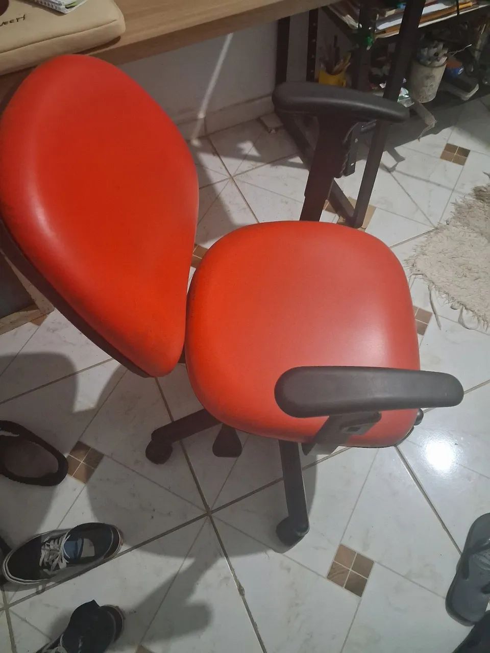 Cadeira de escritório semi nova - Foto 3