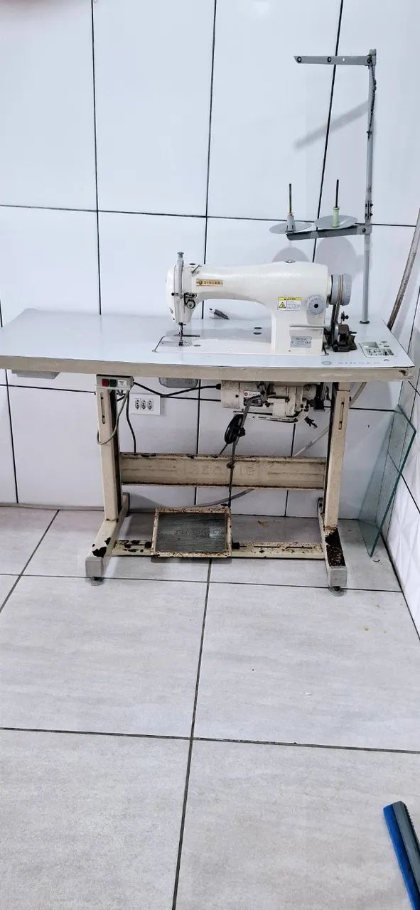Maquina de costura industrial Singer.  - Foto 4