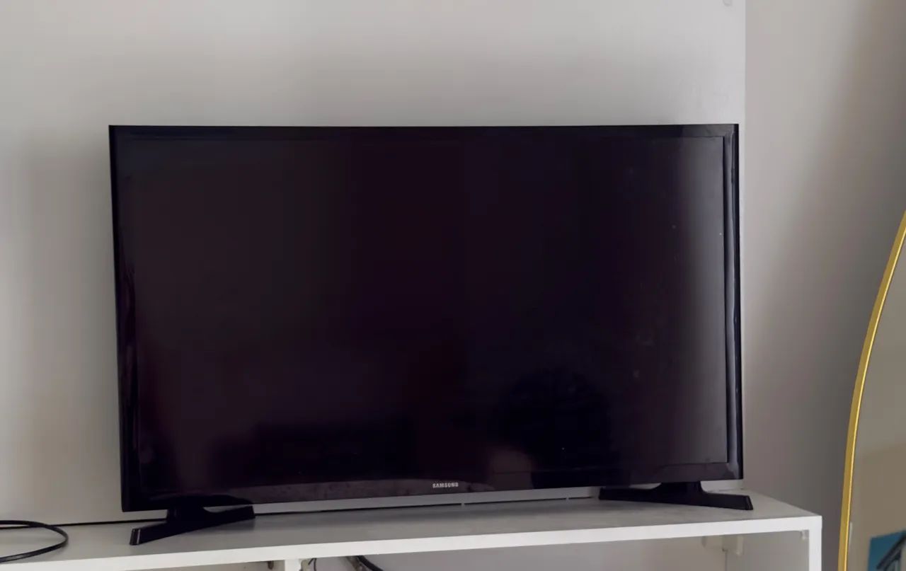     TV Samsung 32? Smart - barata e funcionando 100%