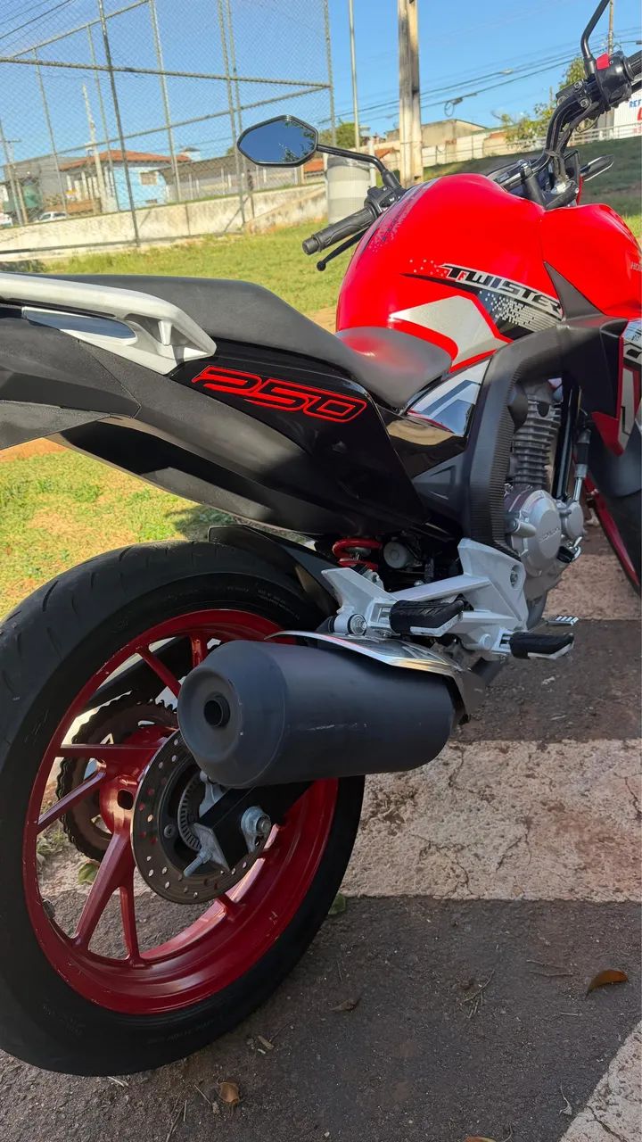 Honda CB Twitter 2021 - Foto 5