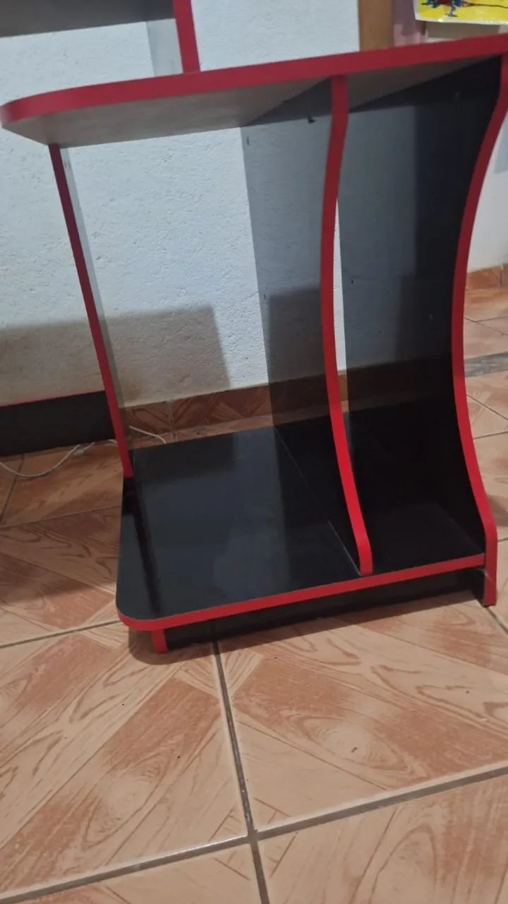Mesa Gamer Preta e Vermelha Seminova - Foto 5