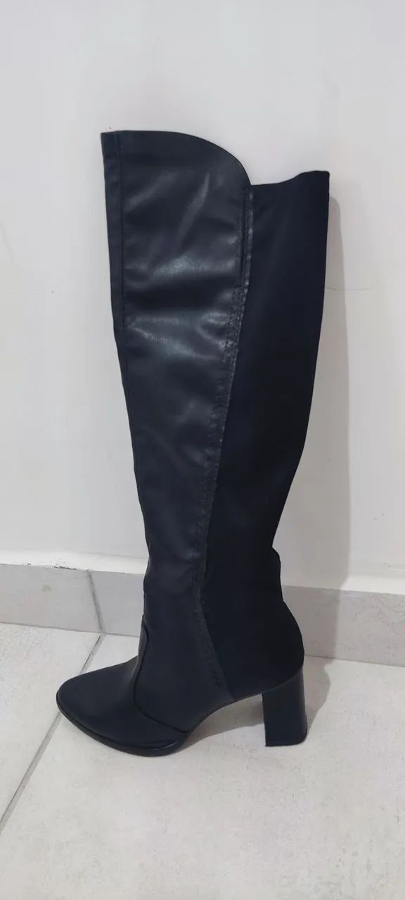 Bota cano alto preta