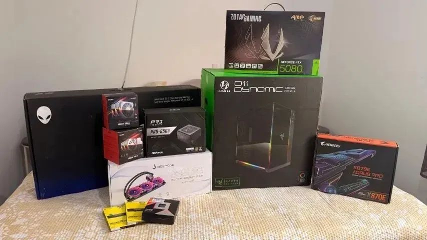 PC Gamer Ryzen 7 9800X3D + RTX 5080 + Monitor Alienware 320Hz + Volante G29 e pedal - Foto 5