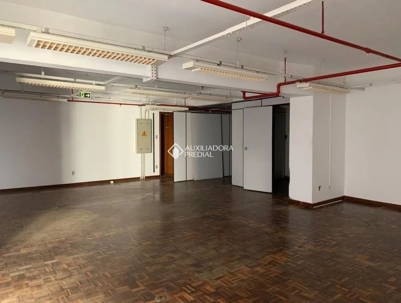 Excelente oportunidade de comprar sala comercial no centro - Foto 2