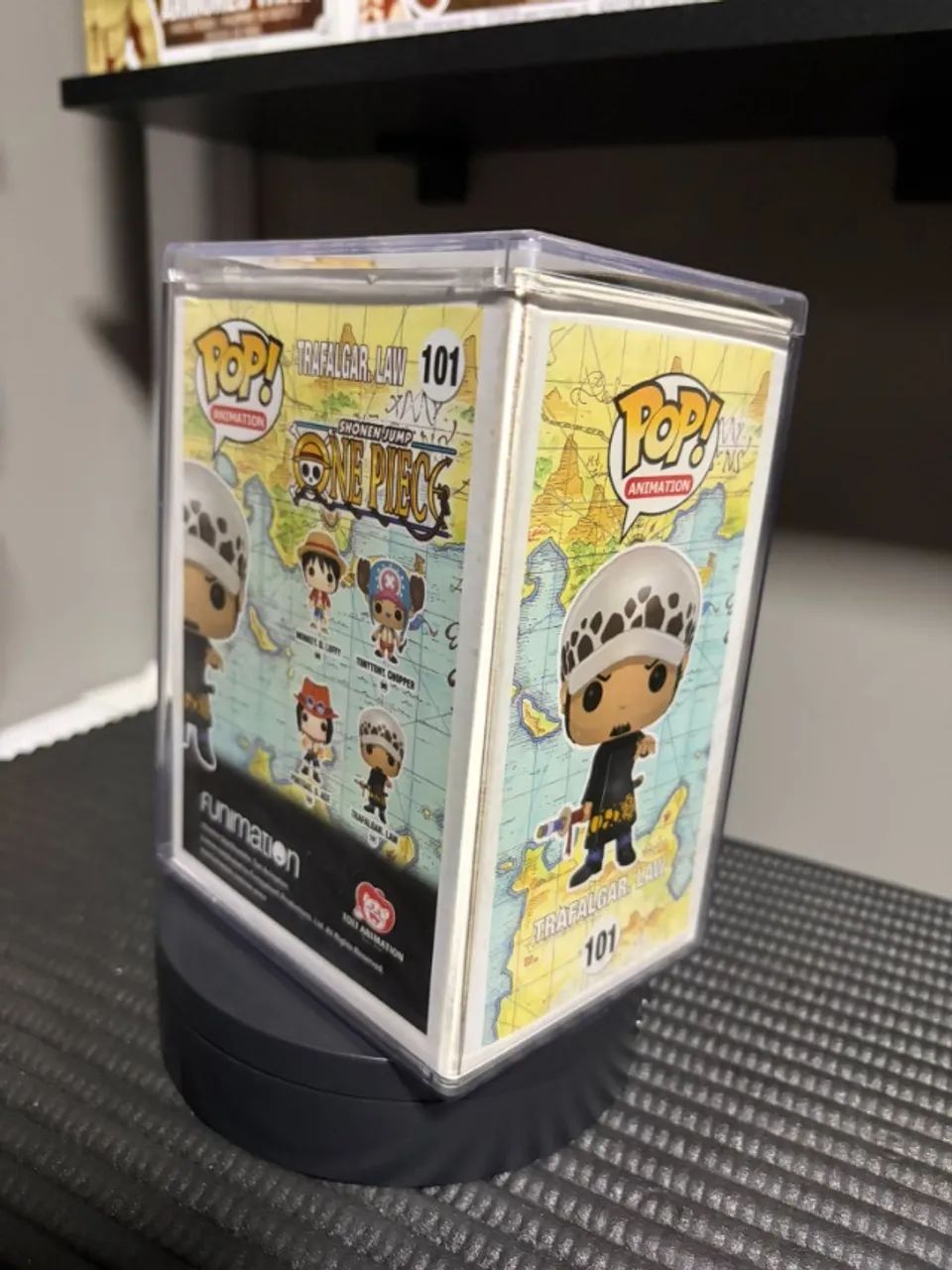 Funko Pop Trafalgar Law #101 One Piece - Brinde protetor - Foto 4