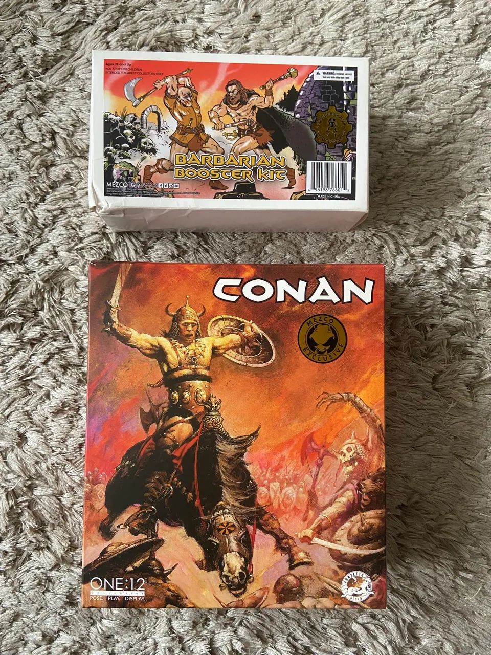 Mezco One 12 1:12 Conan the Conqueror + Barbarian Booster Pack - Foto 4