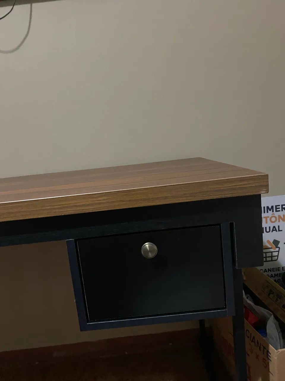 DESK WITH PANEL494540352285593602