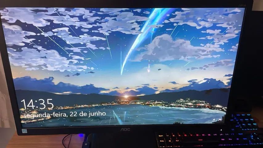 Monitor AOC 22" com ajuste de altura