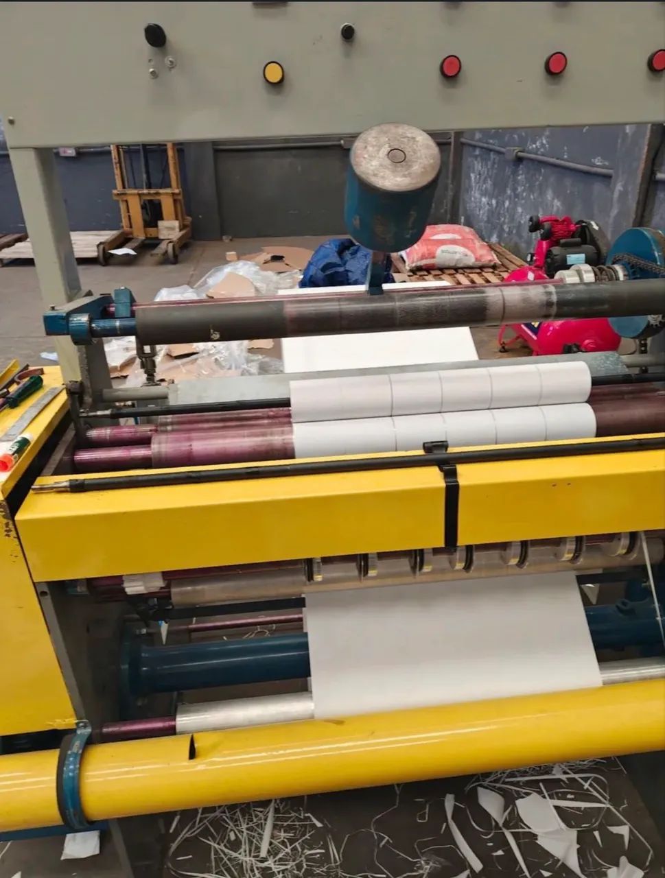 Rebobinadora para fabricação bobinas para PDV e cartão de ponto 