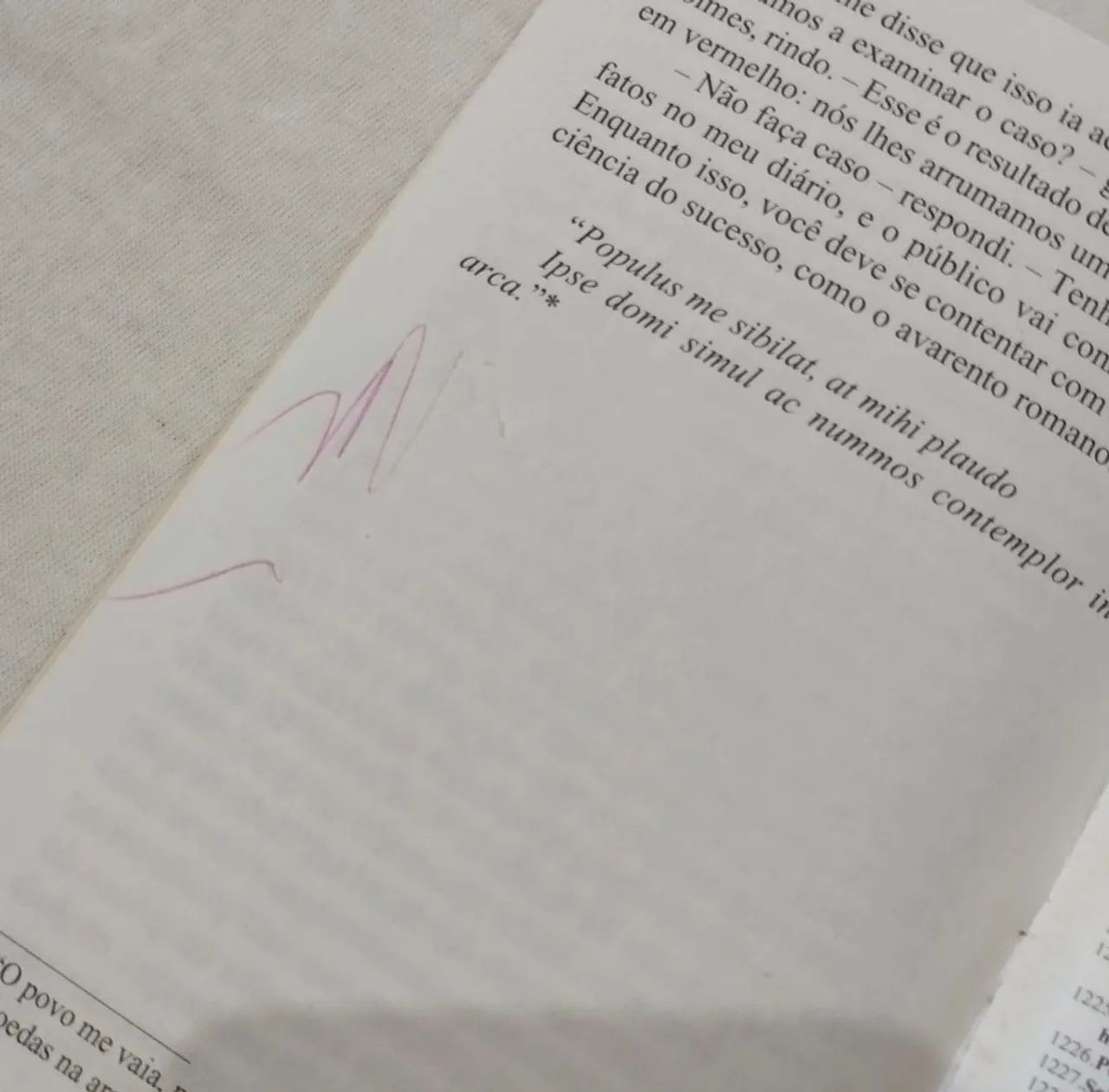 Livro Sherlock Holmes  - Foto 2