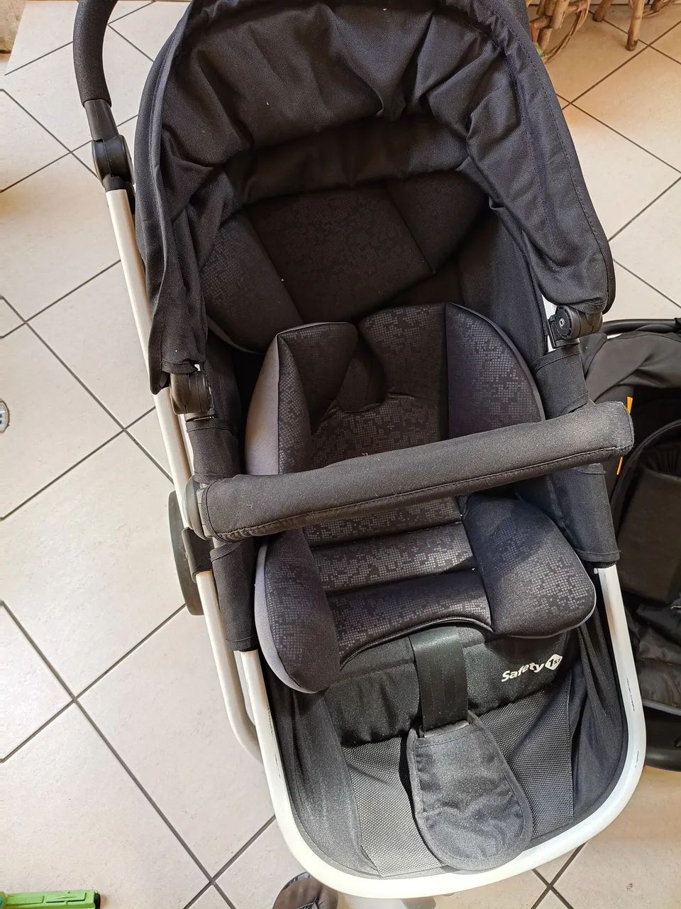 Carrinho de bebê com bebê conforto conjunto  - Foto 2