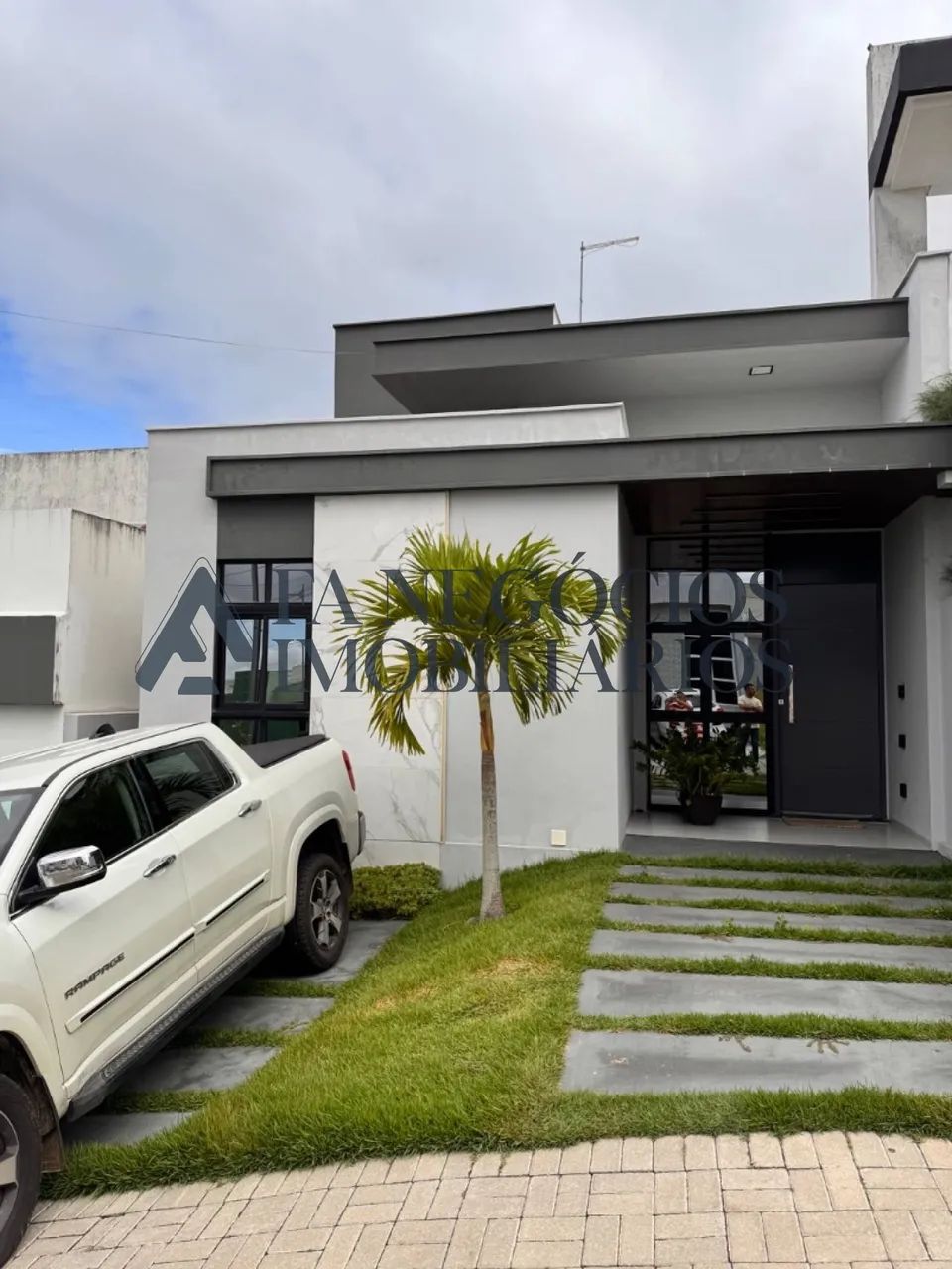 Casa à venda no Condomínio Montiville  Sofisticação e aconchego em cada detalhe.