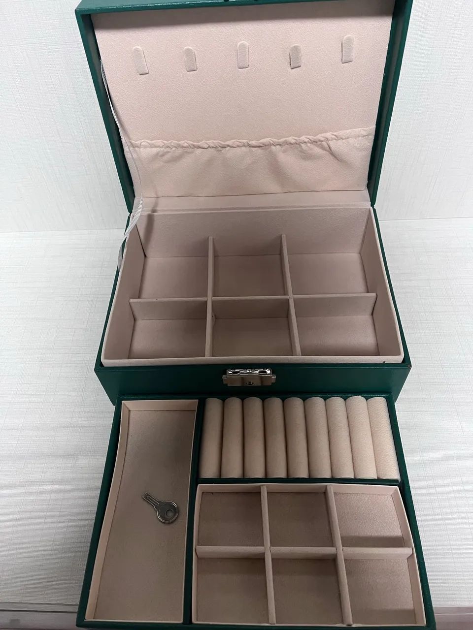     Porta-Joias Verde Elegante com Chave e Divisórias - Foto 2