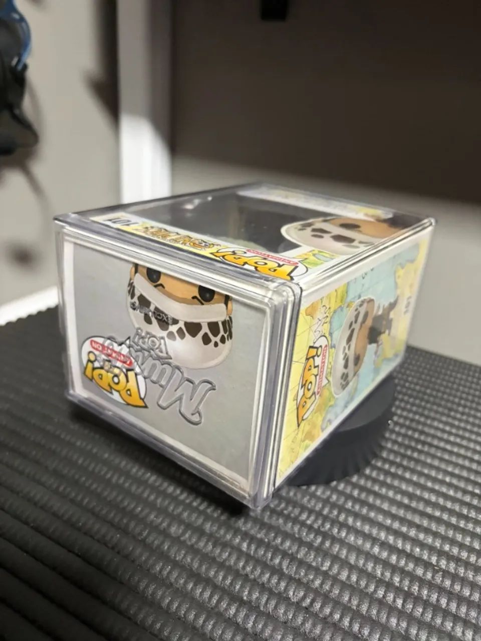 Funko Pop Trafalgar Law #101 One Piece - Brinde protetor - Foto 3