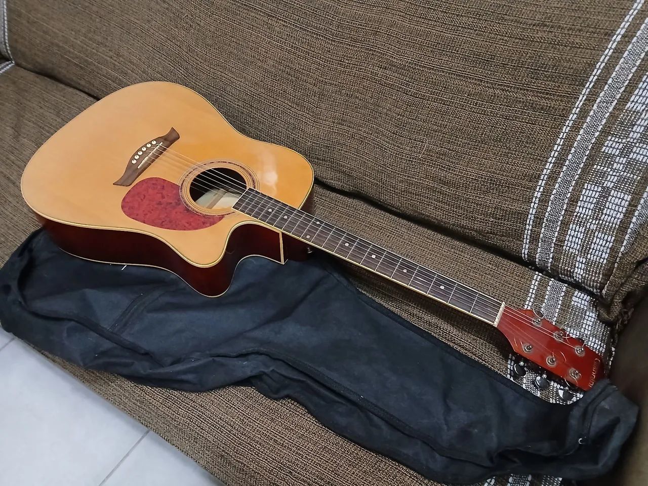 Violão Giannini elétrico 