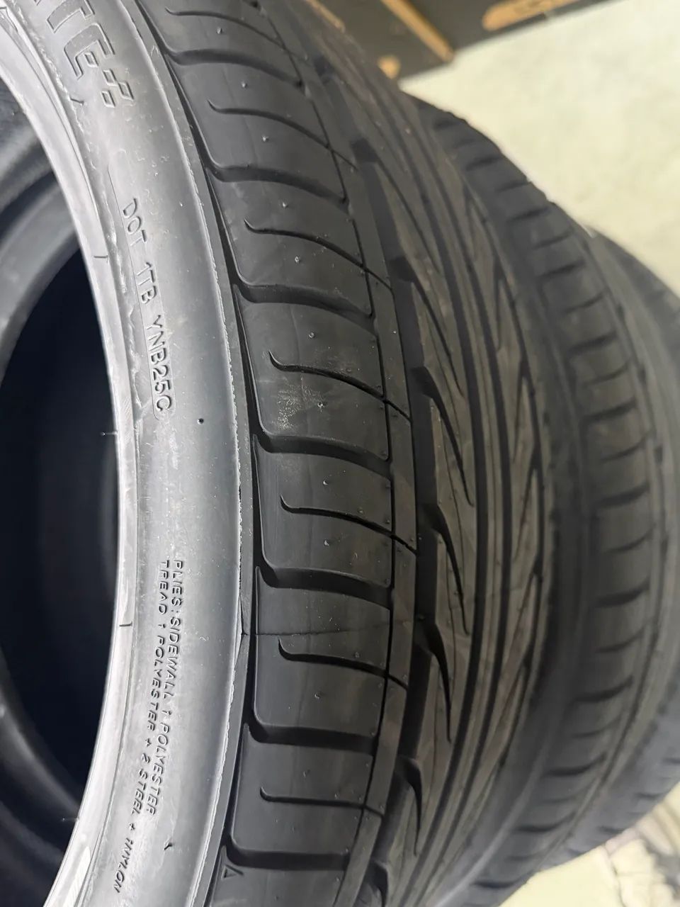 Jogo 4 Pneus Delinte D7 Thunder 225/40ZR19 - Foto 2