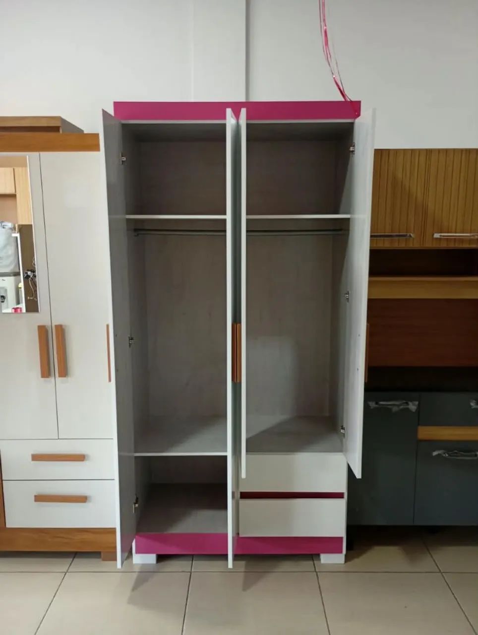 Guarda roupa 4 portas  - Foto 3