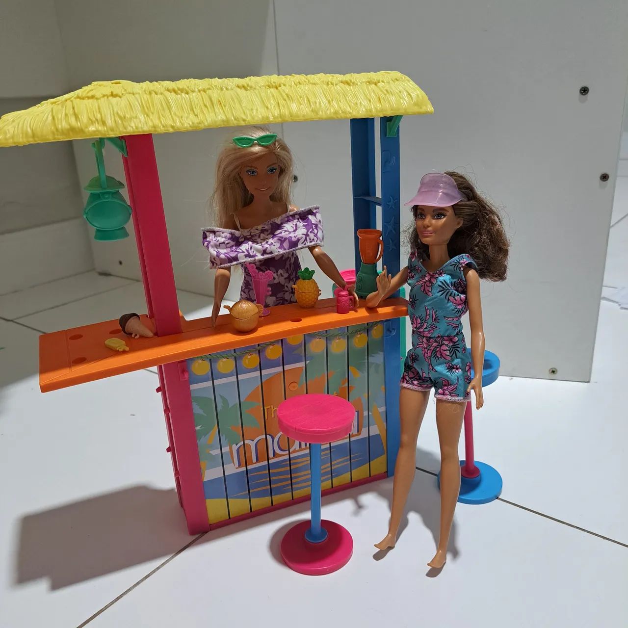 Cabana de Praia da Barbie Malibu com duas bonecas - Foto 2