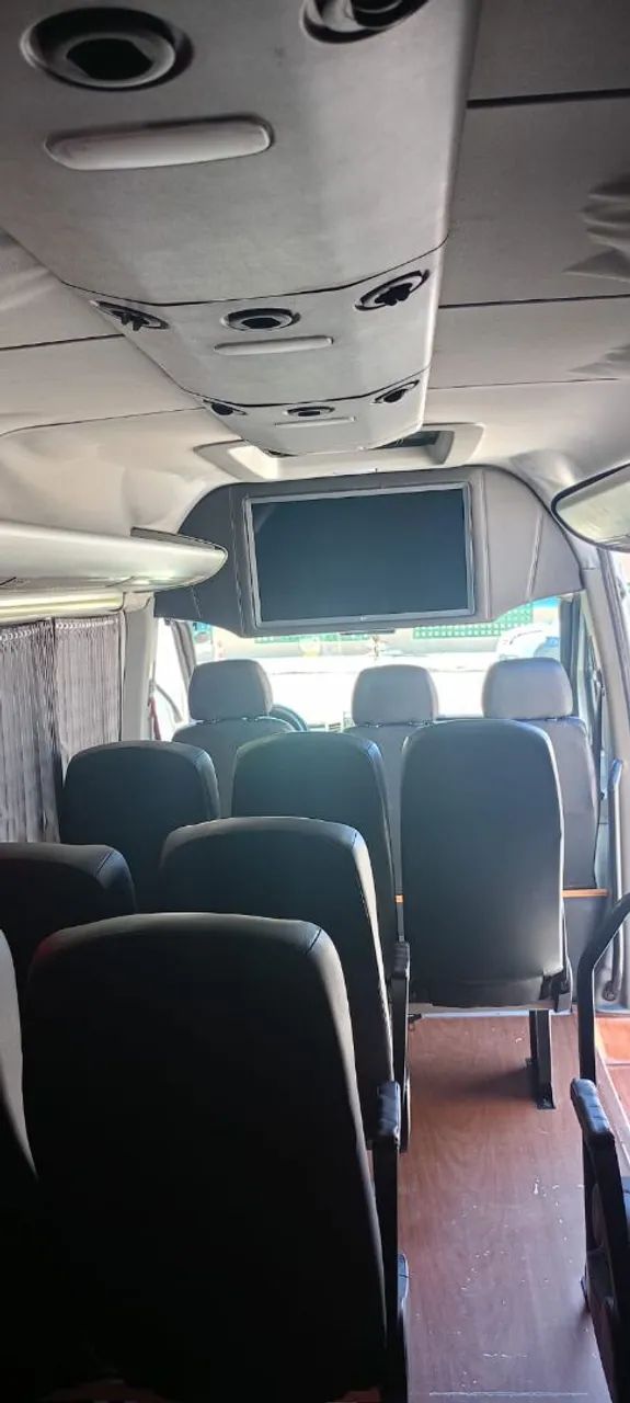 Van Sprinter 515 seminova com tv 18 lugares 