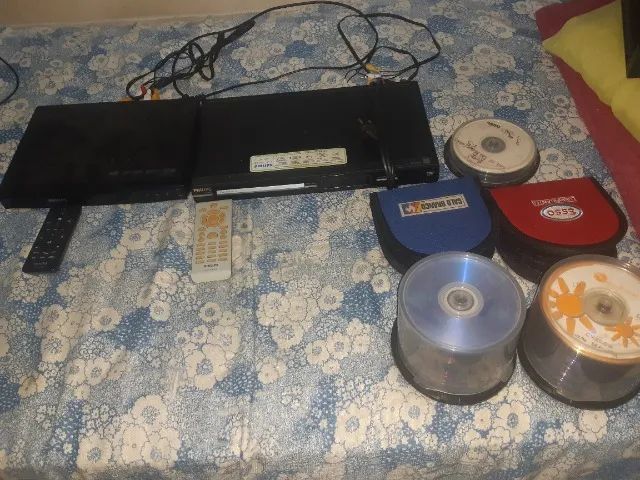 vendo  2 dvd com filmes 150 dvd  usb e um normal