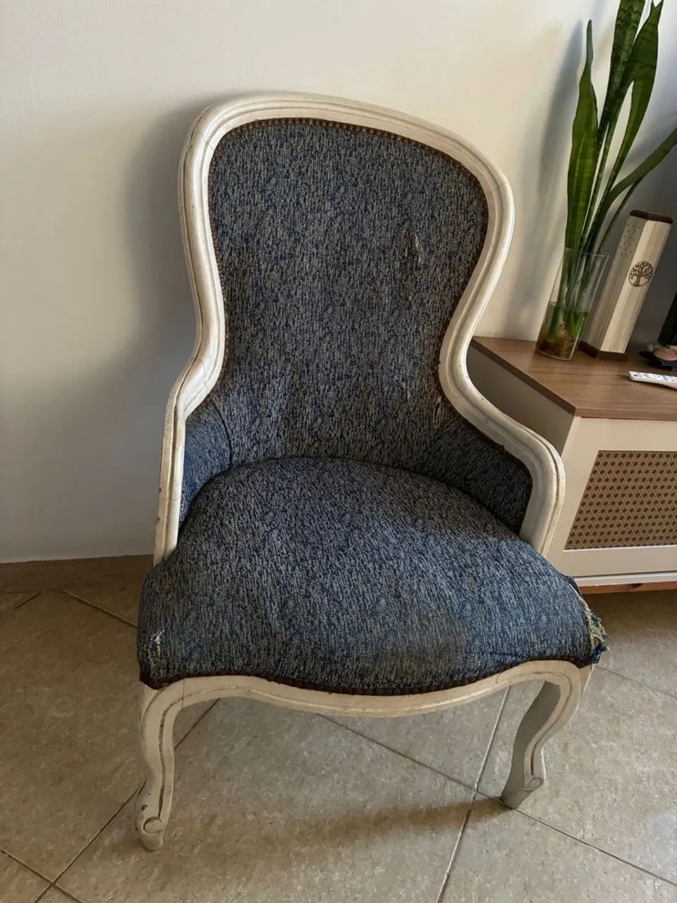 Vendo cadeira com design atemporal
