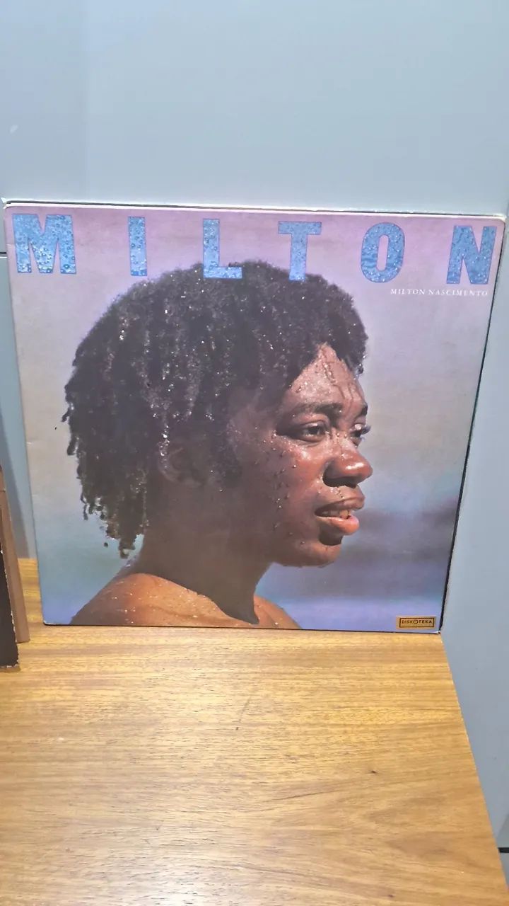 disco de vinil Milton de Milton Nascimento, lançado originalmente em 1976
