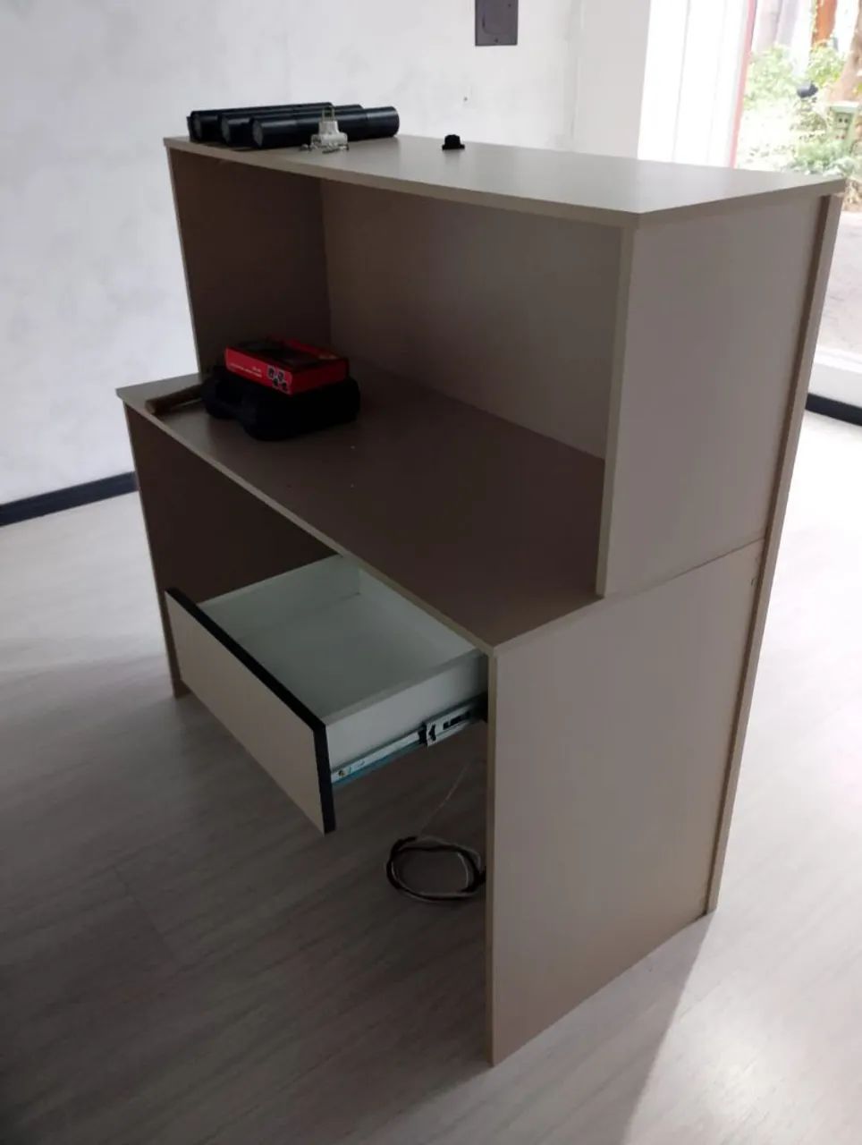 Balcão de Recepção Moderno Ripado - Elegante e Semi Novo - Foto 3