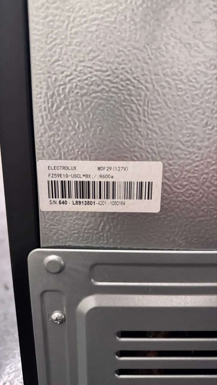 Adega Eletrolux para 29 garrafas dual zone - painel digital - Foto 4