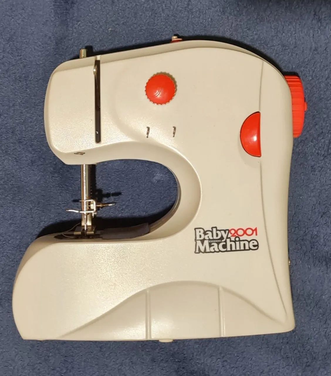 Mini Máquina de Costura Baby Machine