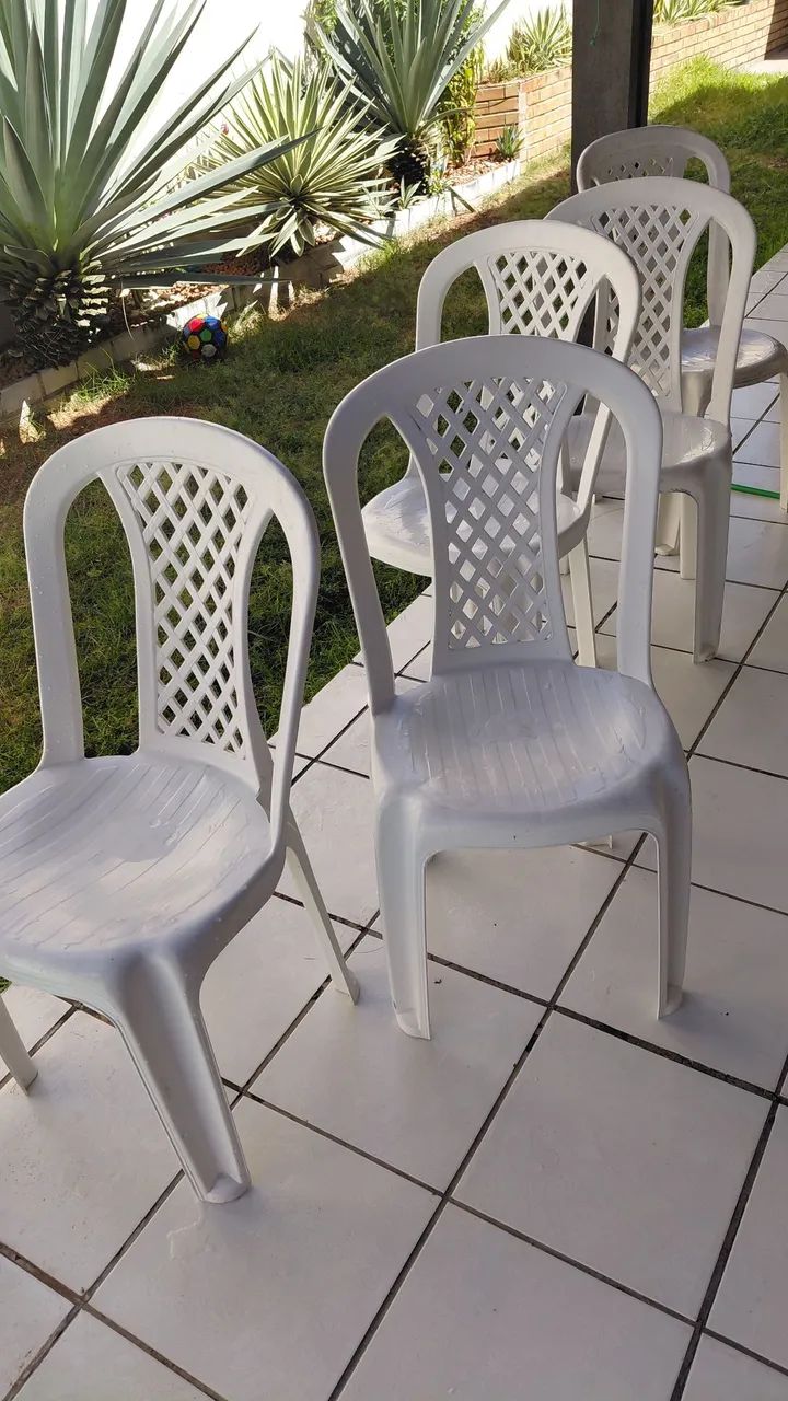 Vendo 5 cadeiras de plástico  - Foto 2
