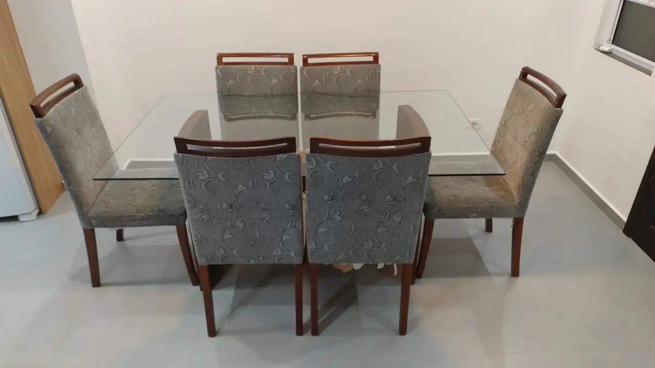 Mesa de jantar com 6 cadeiras