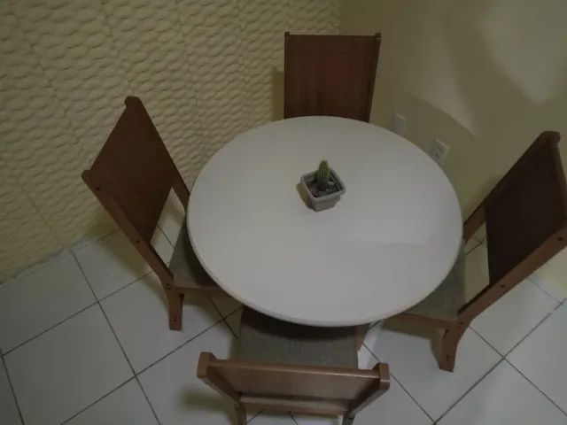 mesa com 4 cadeiras semi novas - Foto 2