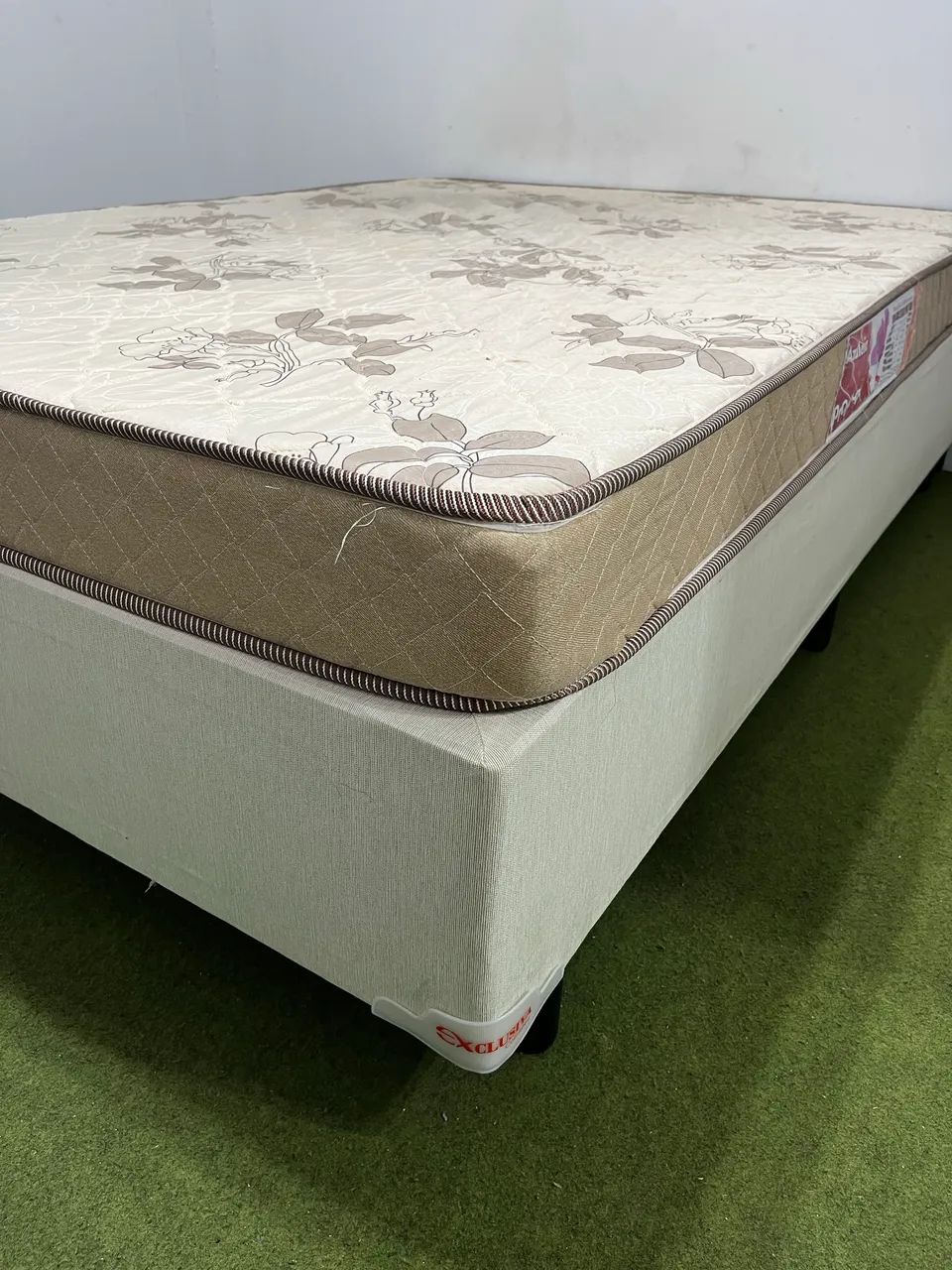 Split double bed frame with mattress65576112801923122