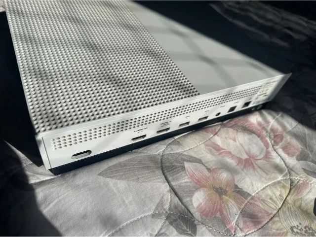 Xbox One S 1tb com 4 controles - Foto 4