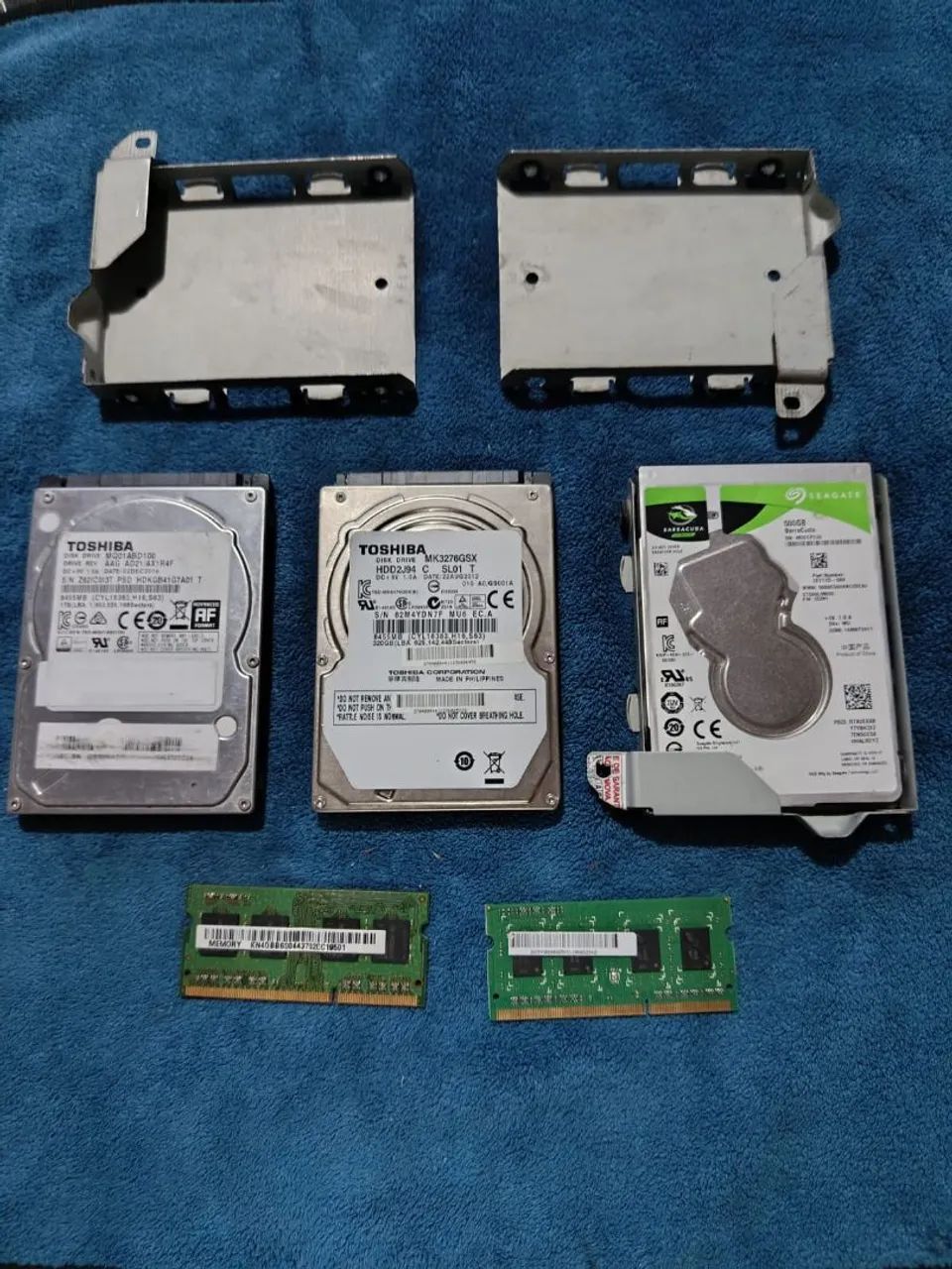 3 HD de Ps4 + memórias de notebook 