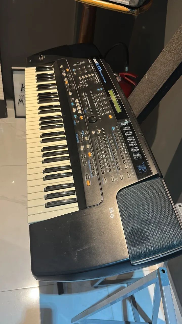 Teclado Roland E86 - Foto 2
