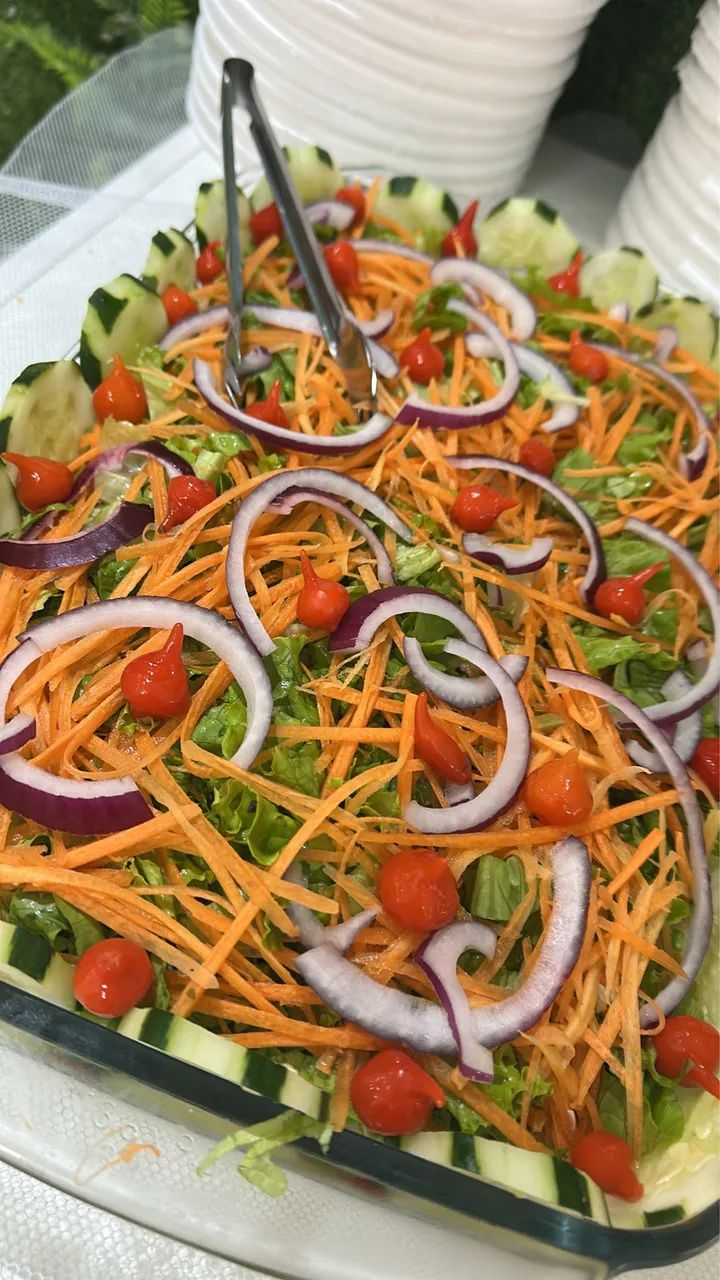 Vaga auxiliar de cozinha/saladeira