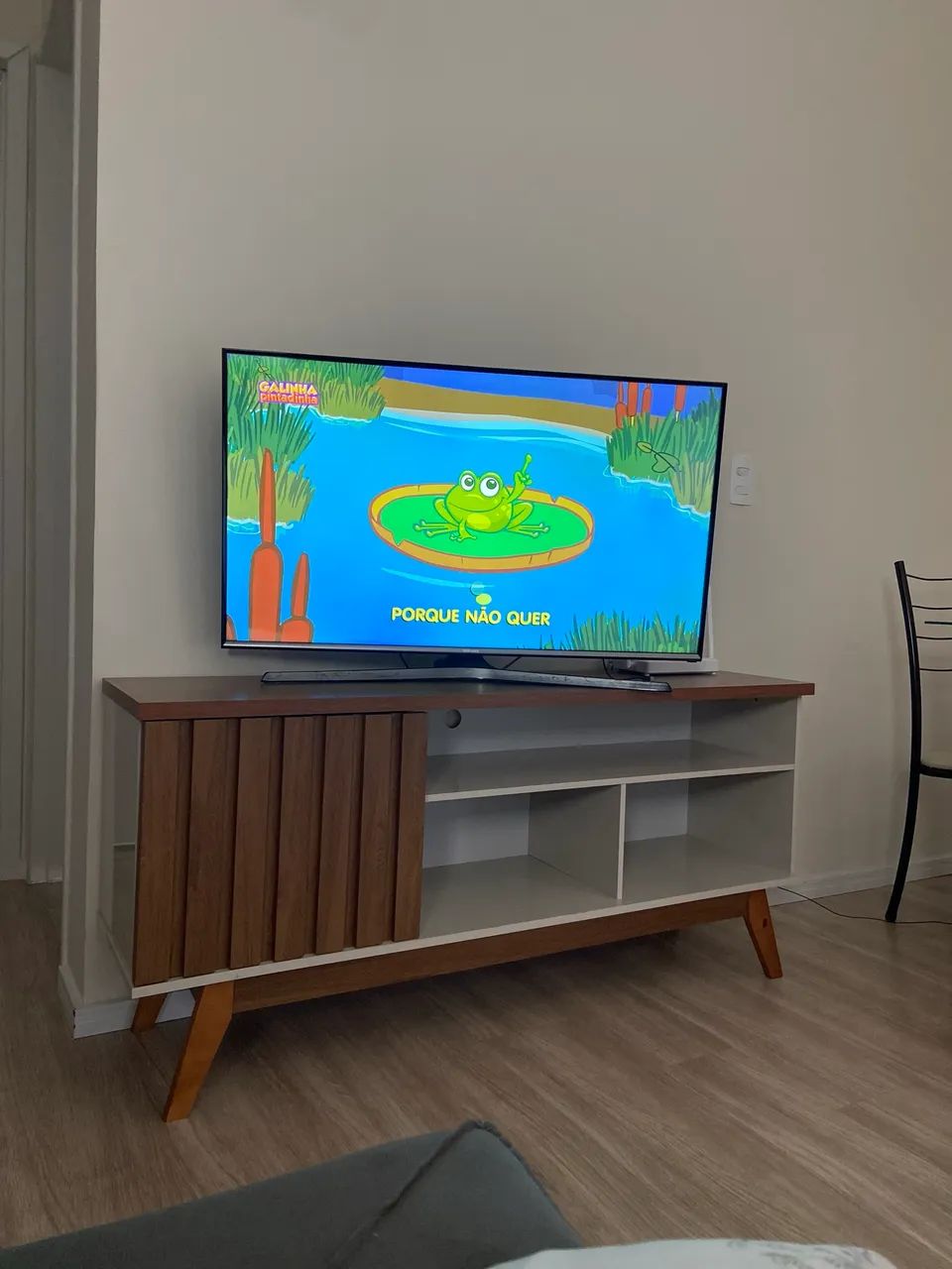 Rack para TV Estilo Retrô / Moderno - Excelente Estado