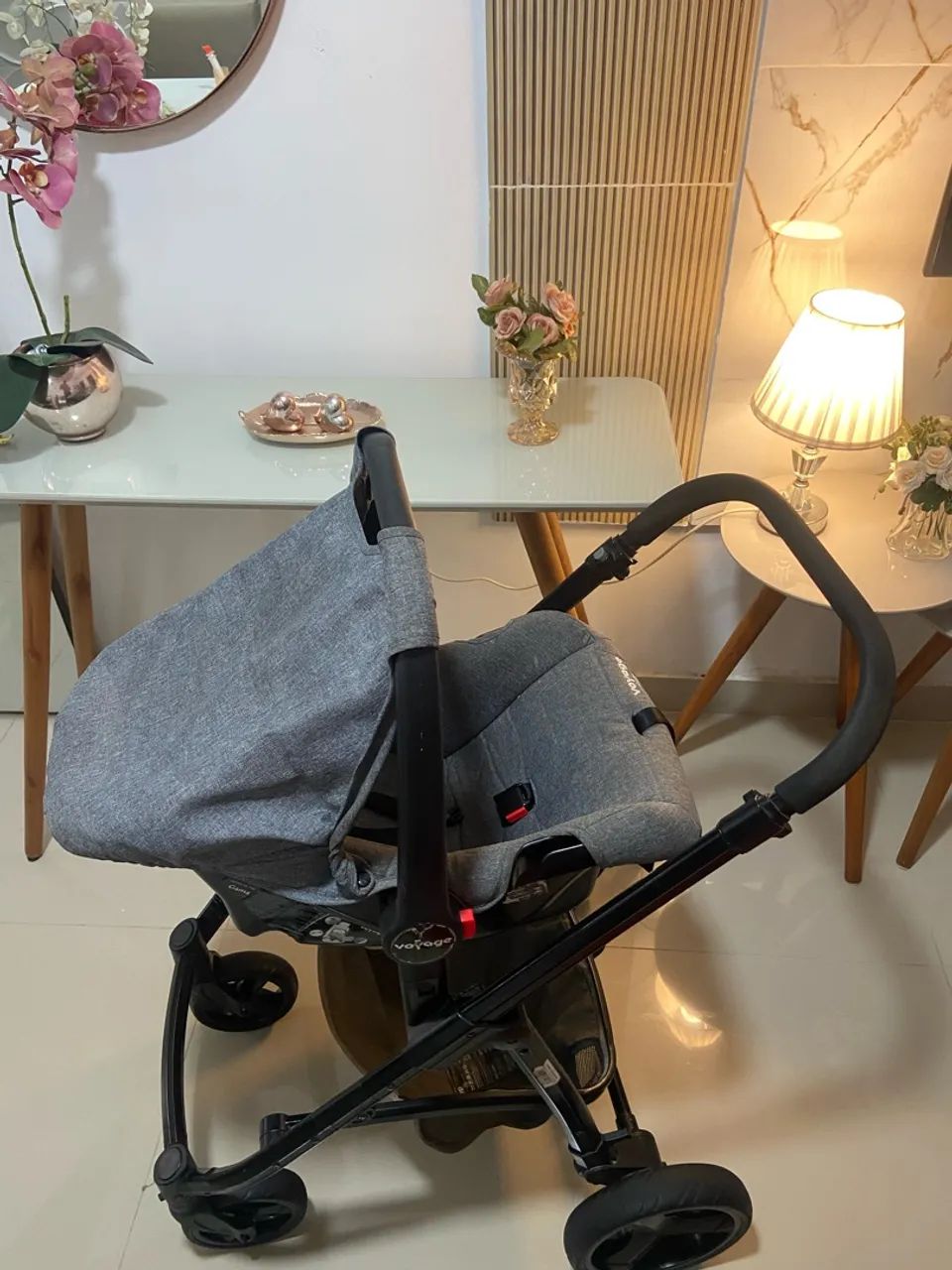 Carrinho de bebê com Moisés e bebê conforto  - Foto 2