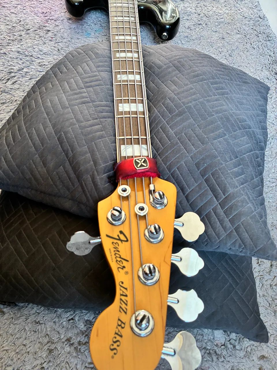 Contra baixo fender american deluxe 5 cordas  - Foto 3