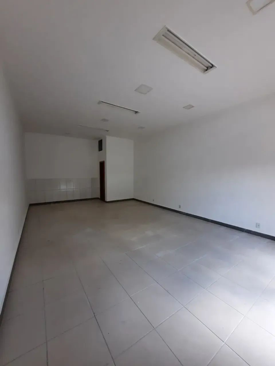 Loja  Vão livre + 01 banheiro.  Obs: Os valores poderão ser alterados sem aviso prévio. - Foto 3