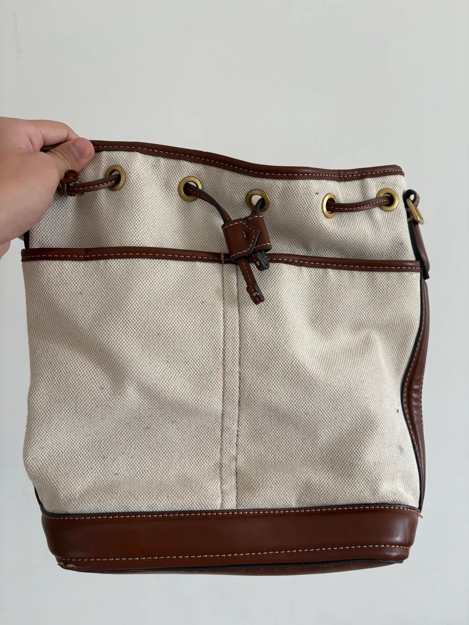 Bolsa de ombro com cordão e detalhes em couro - Foto 2