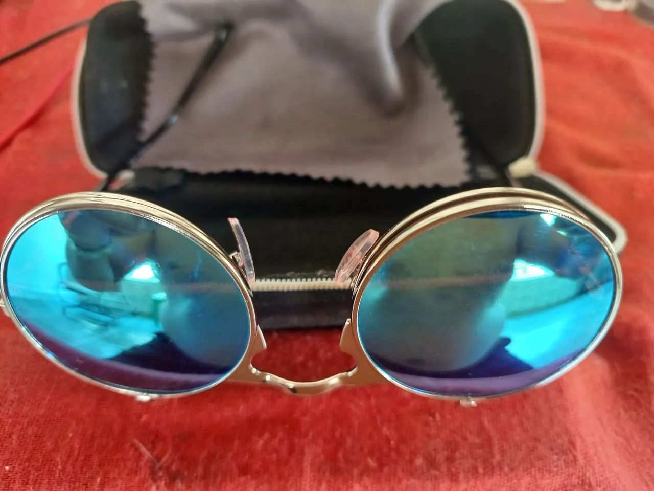 Óculos Quatro lentes muito Bom  - Foto 2