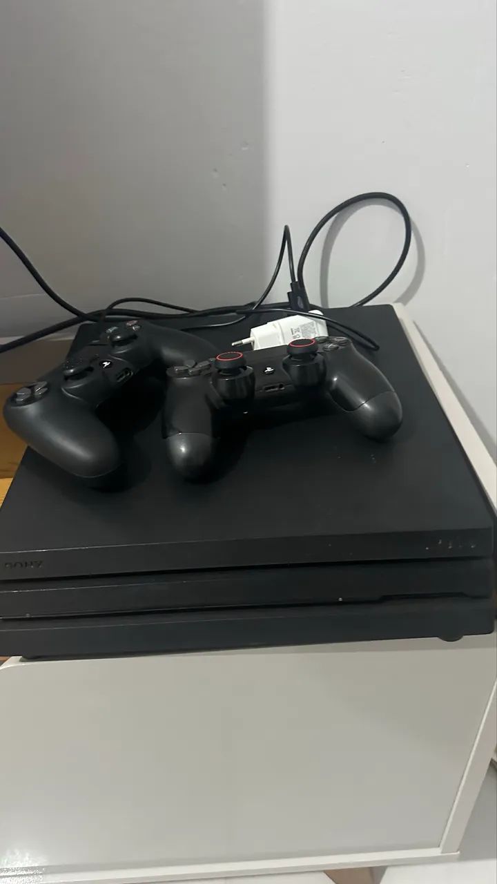 Ps4 pro conservado com 8 jogos - Consoles de Vídeo Game - Periperi