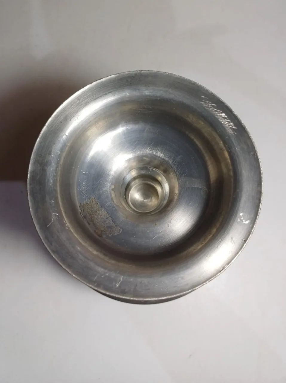 Bomboniere antiga em estanho belissima para decorar. - Foto 3