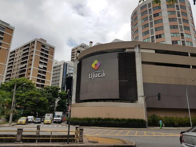 2 qtos Varanda Frente Shopping Tijuca - Foto 2